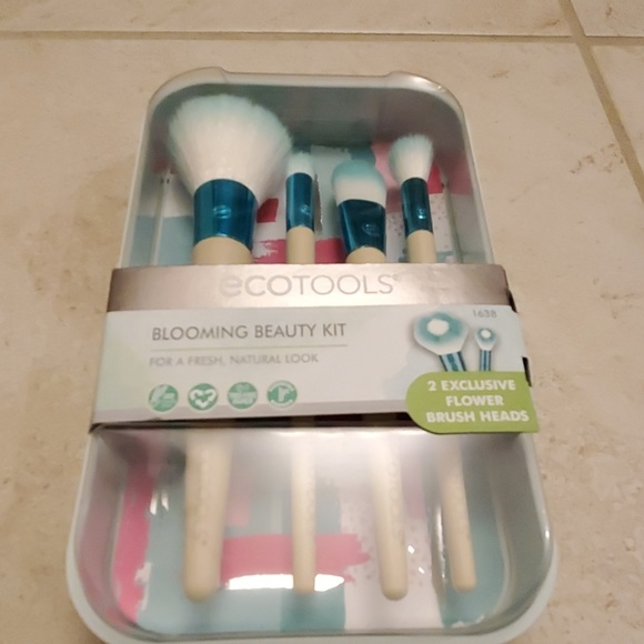 ecotools Other - Eco tools: Blooming beauty kit ecotools Other - Eco tools: Blooming beauty kit